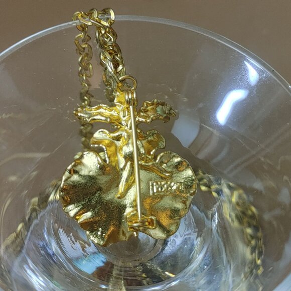 Vintage Orchard  Gold Tone Leaf Pendant Brooch  Necklace Chain Stamped - Picture 2 of 6